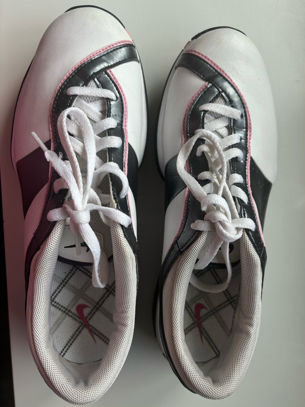 Nike air tac women’s size 6 golf shoes